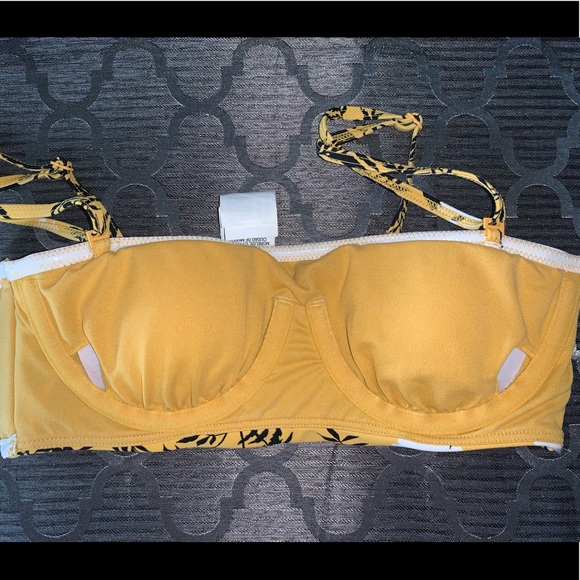 Never worn Roxy bikini top. - Picture 5 of 8